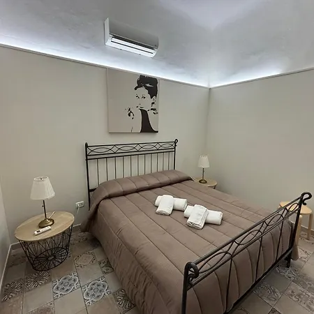 Apartment Whiteflower *